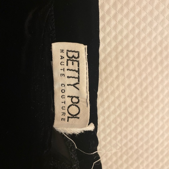 Betty Pol black velvet skirt. - Picture 5 of 5